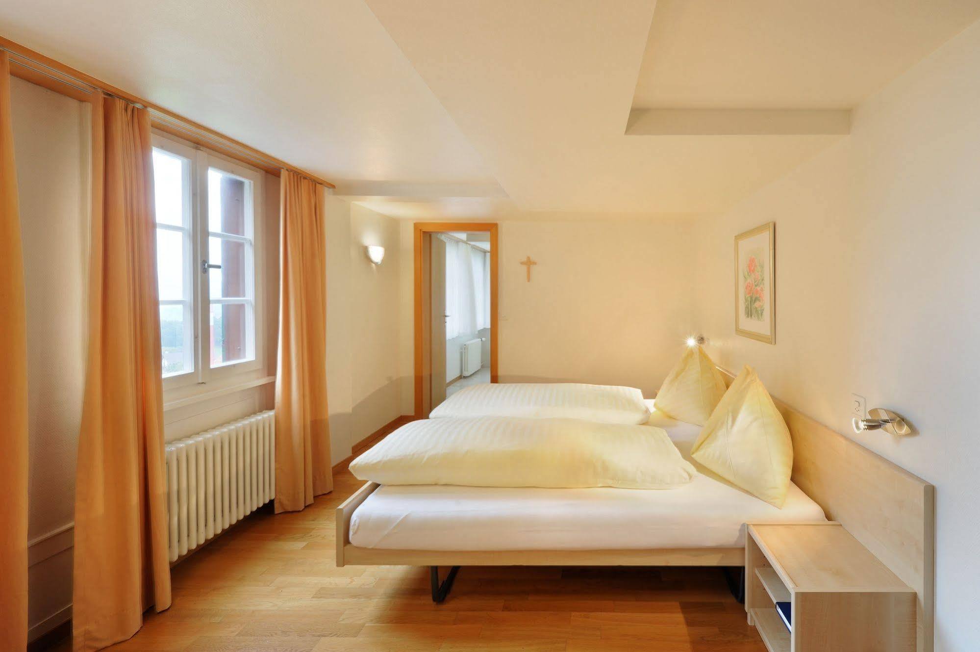 Gasthaus Paxmontana Sachseln Bagian luar foto
